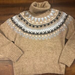 Women’s size small turtleneck sweater. H&M.